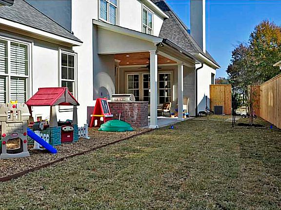 3rd image of 2076 Bridgewater Ave