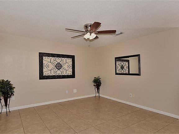 Family Room is 13x13