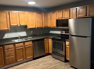 545 Calef Rd APT 4, Manchester, NH 03103