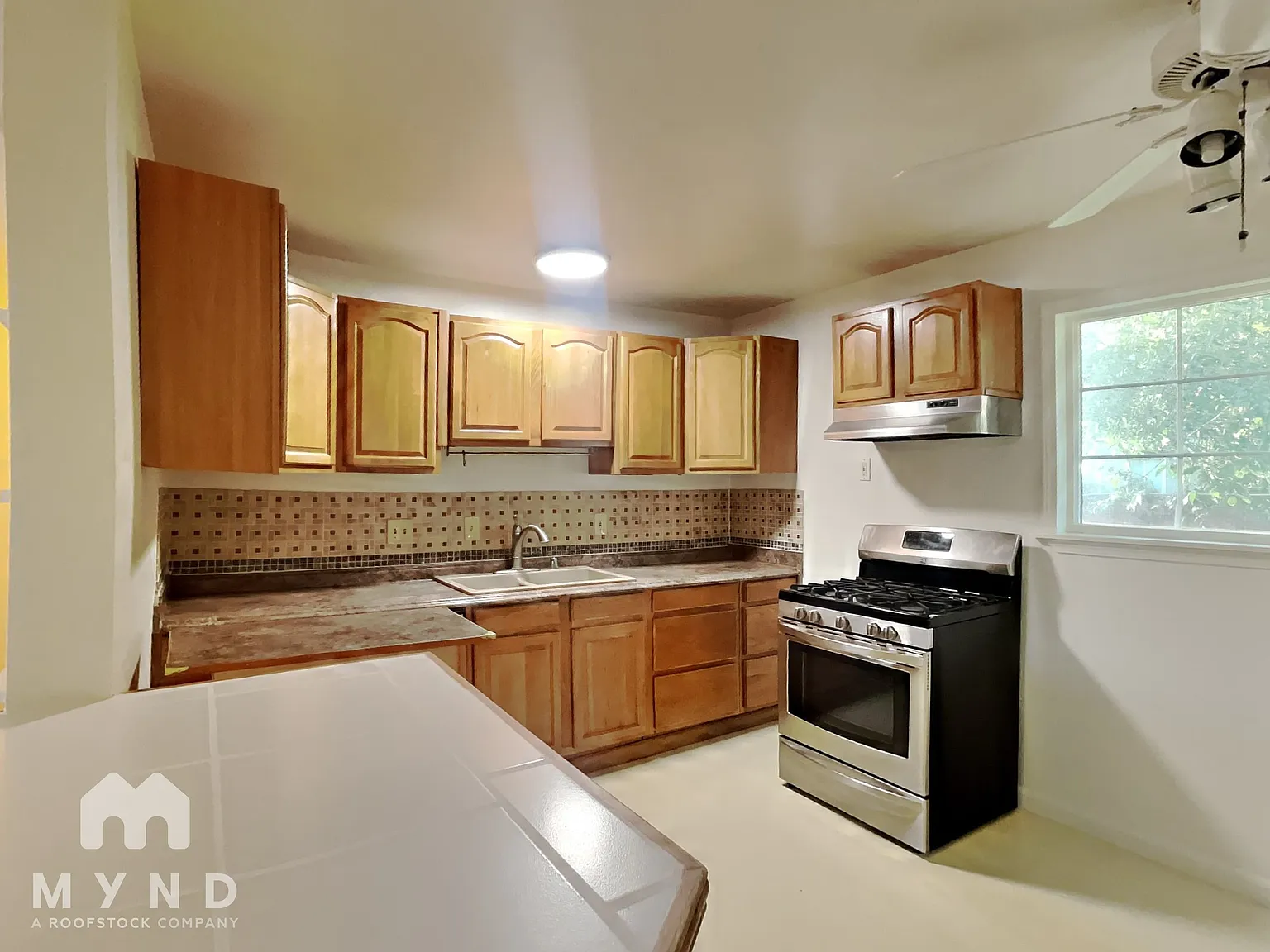 2 bed, 1.0 bath, 720 sqft, $2,250 — Photo 2