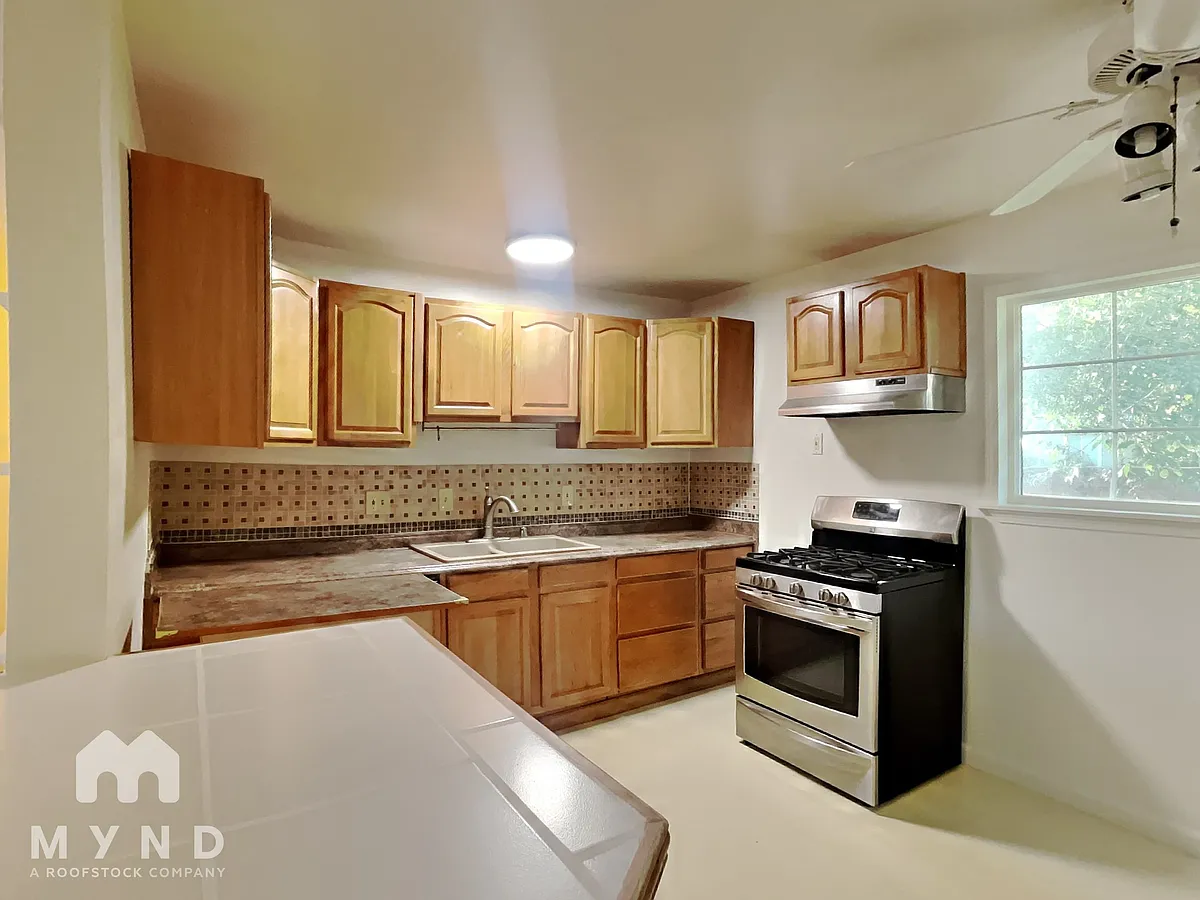 Building Photo - 1220 Detroit Ave #G