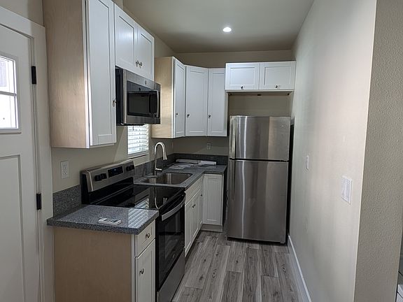 4th image of 2663 Sichel St #1/4