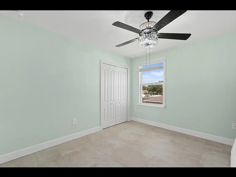 412 SW Dailey Ave — Photo 8