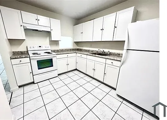 9828 N Kendall Dr — Photo 4