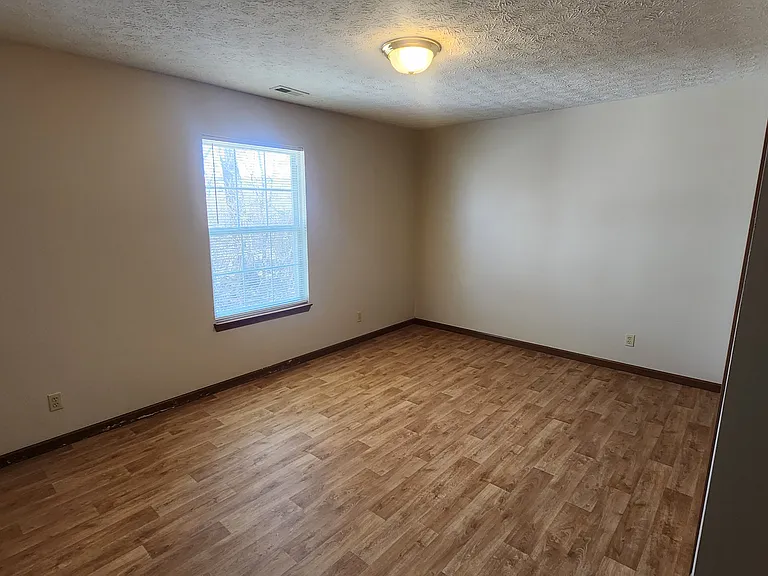2302 Temple Ct E — Photo 9