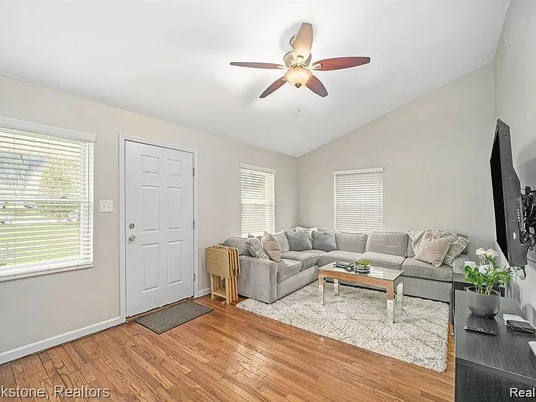 4108 Kent Rd — Photo 5