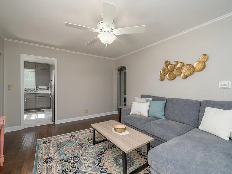 1219 S Glendale Ave — Photo 4
