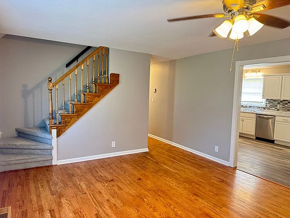 3rd image of 389 Elaine Dr