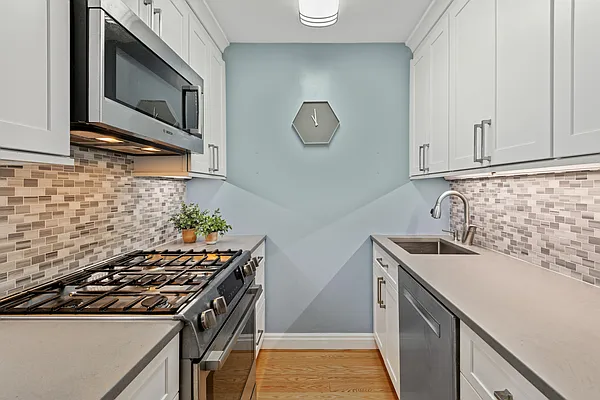 Sold by Iconik | media 2