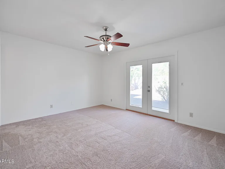 313 S Ocean Dr — Photo 15
