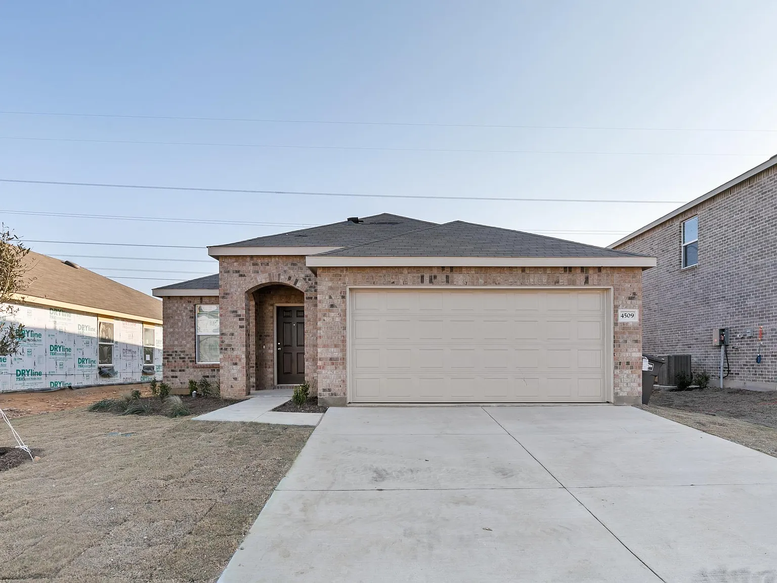 3 bed, 1441 sqft, $2,100 — Photo 2