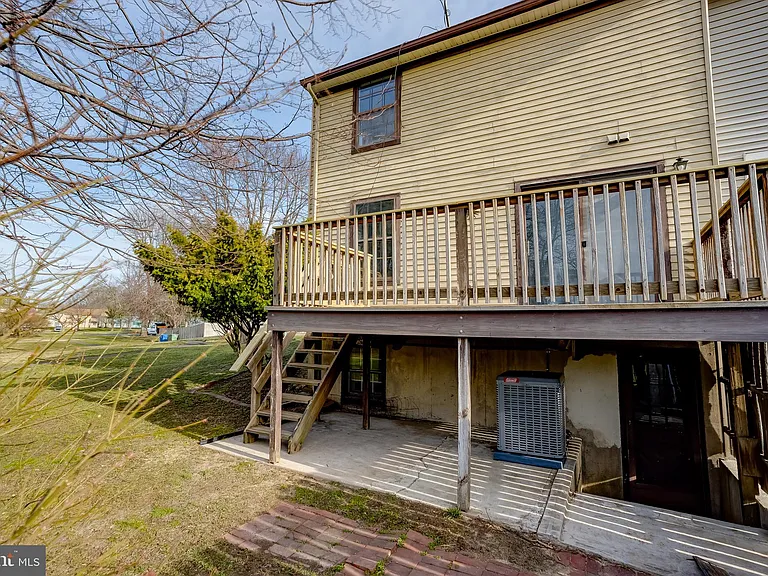101 Bayberry Ct — Photo 25