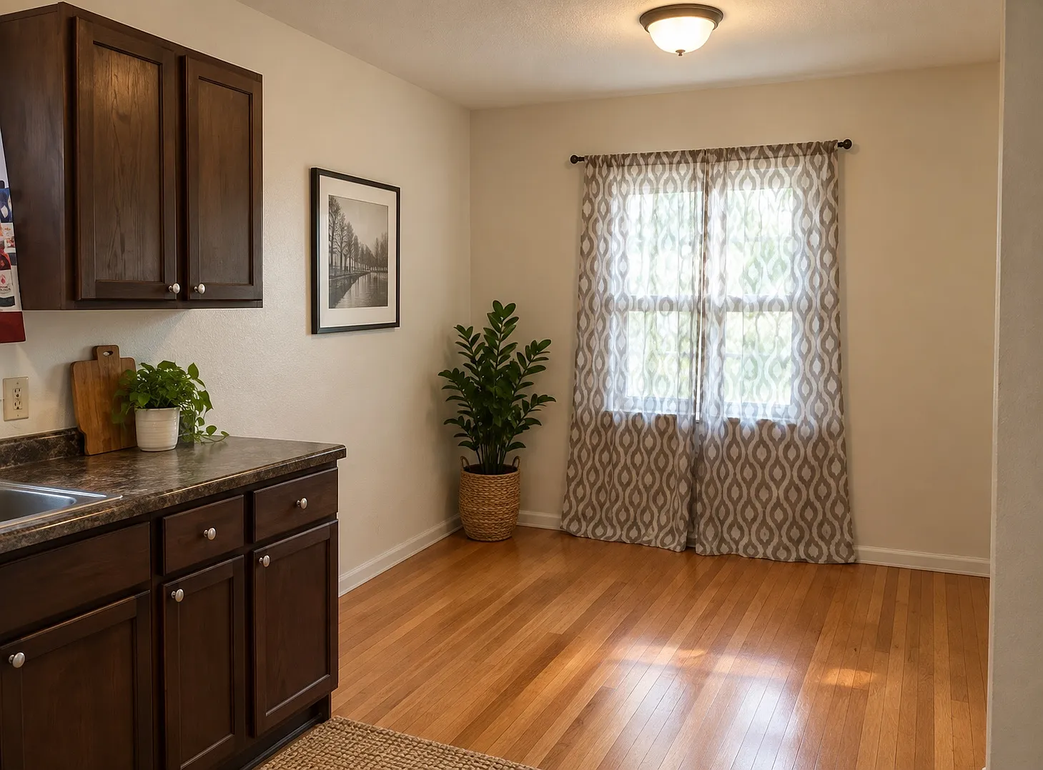 3 bed, 1000 sqft, $1,475 — Photo 4