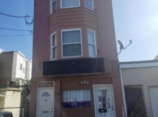 15 S Market St, Shenandoah, PA 17976