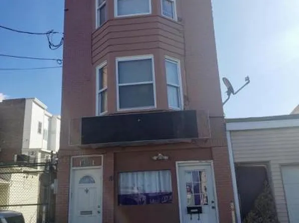 15 S Market St, Shenandoah, PA 17976