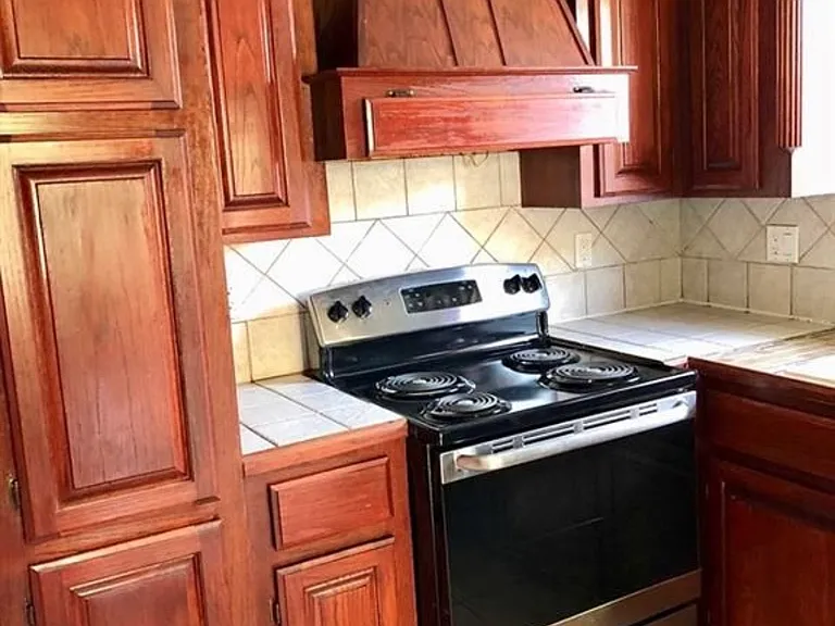 1808 Yellowbrick Rd — Photo 8