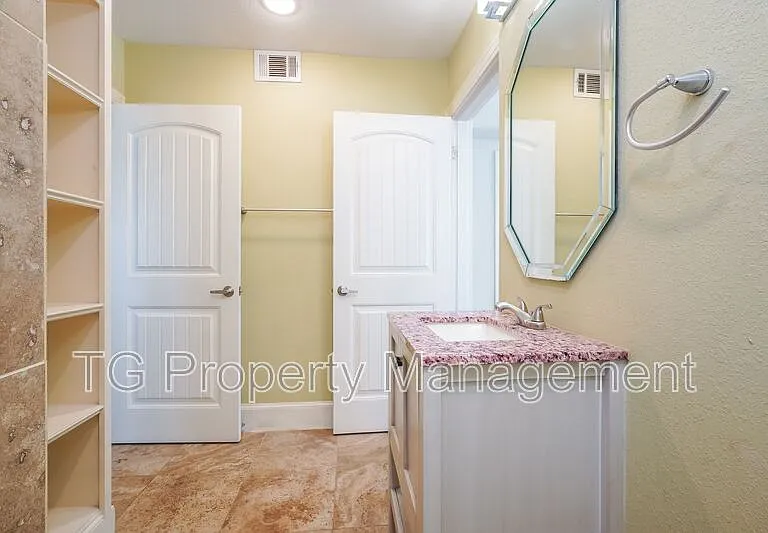 4536 Capitol Ave — Photo 9
