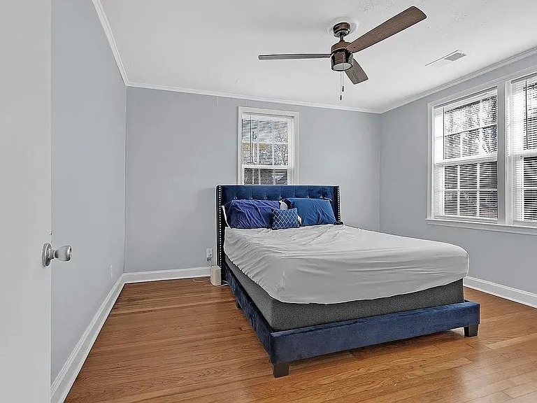 2405 Eastwood Ave — Photo 8