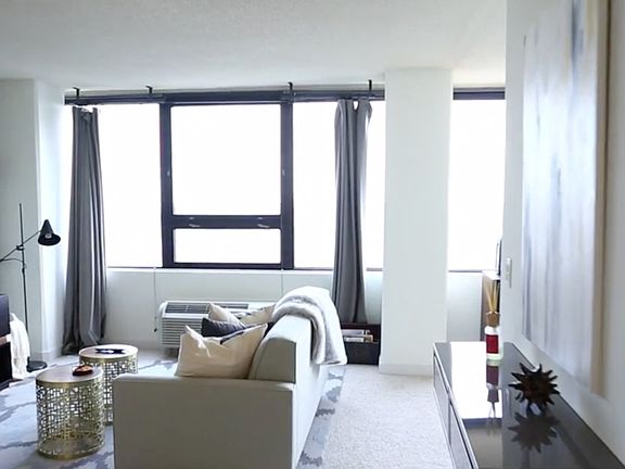 2nd image of 1215 S Michigan Ave #2605