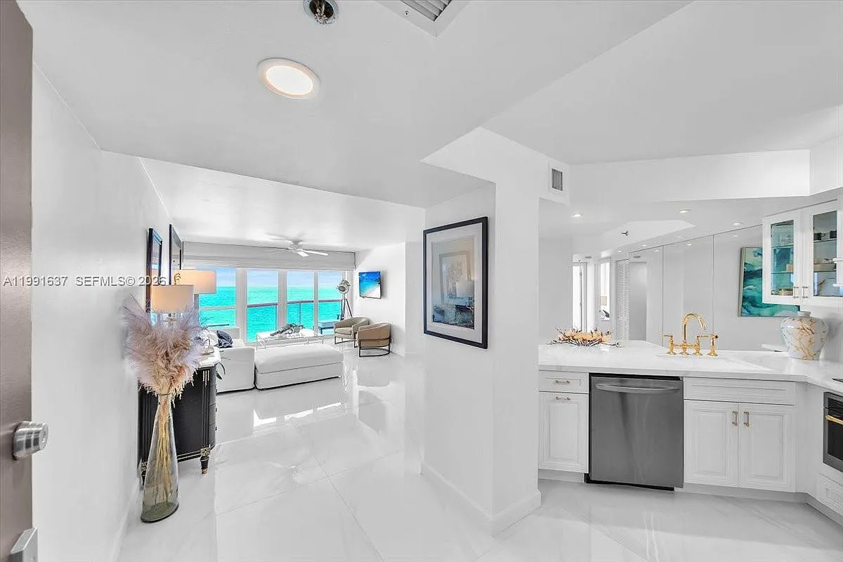 The Sterling Condo — Photo 4