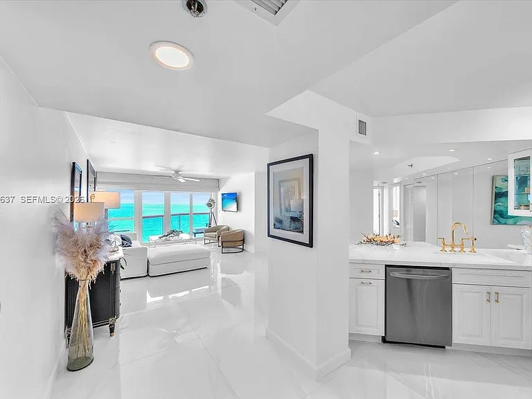 6767 Collins Ave #1110 — Photo 4