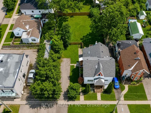 44 Parkside Dr, Barrie, ON L4N 1W9