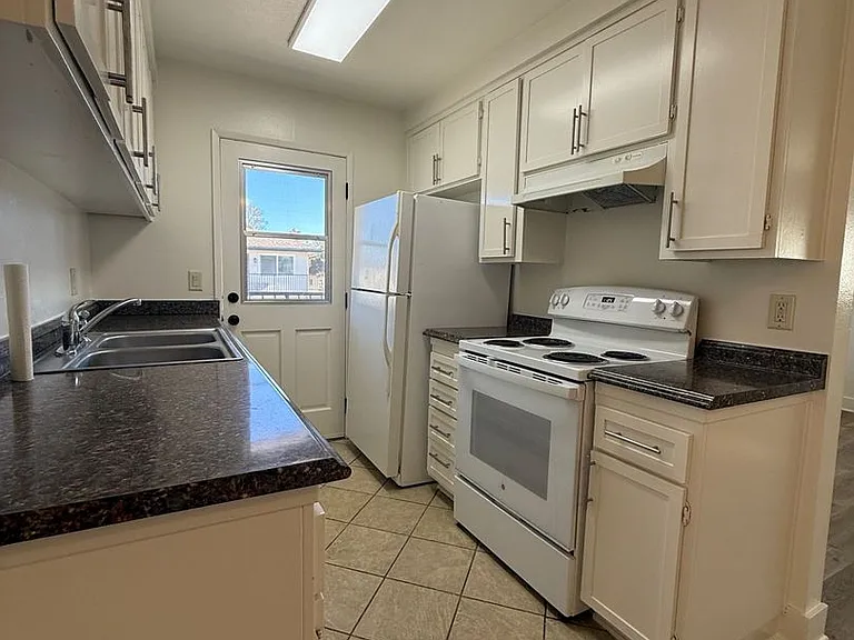 1188 Bryce Way — Photo 3