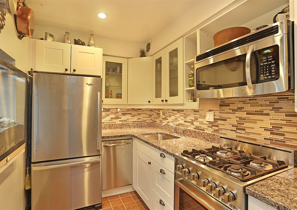 1st image of 152 W 77th St APT 6