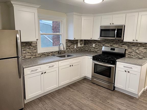 2nd image of 24 Leach St Floor 2