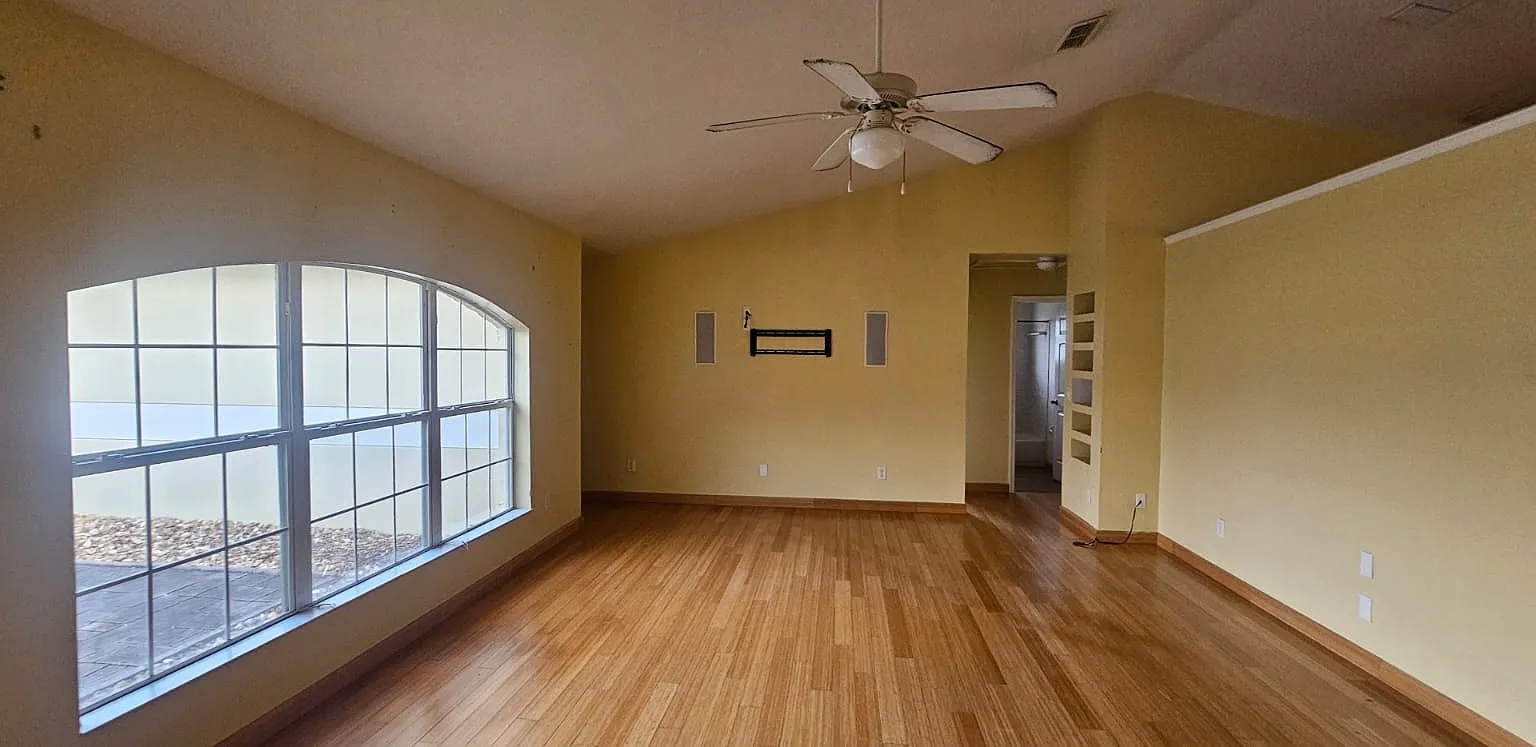 4 bed, 2146 sqft, $2,300 — Photo 2