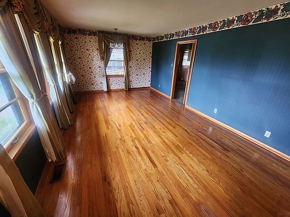 5th image of 3030 Clover Ln