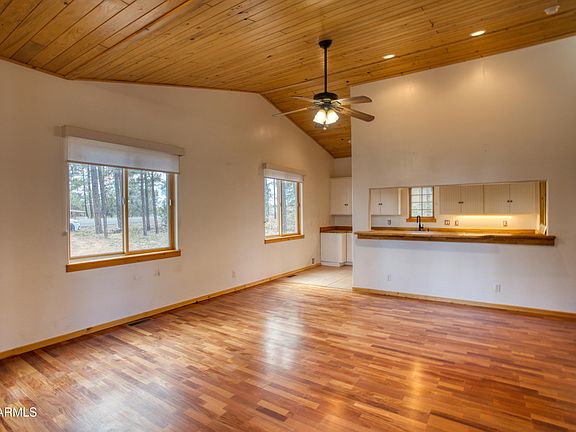 3rd image of 1420 E Meadow View Place