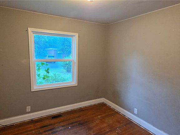 5th image of 42 Shady Ln