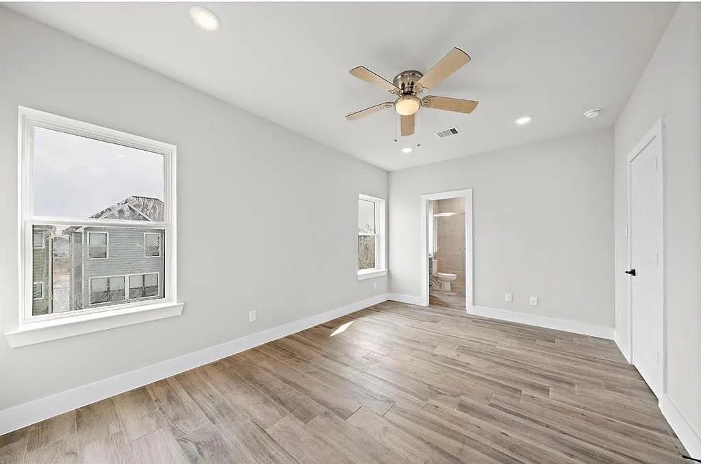 Building Photo - 230 W 28th St #A
