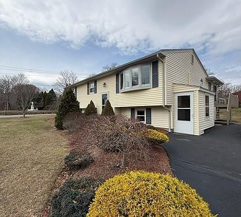 2nd image of 580 Lapham Farm Rd