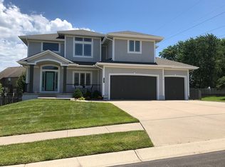 1401 NE Whitestone Dr, Lees Summit, MO 64086