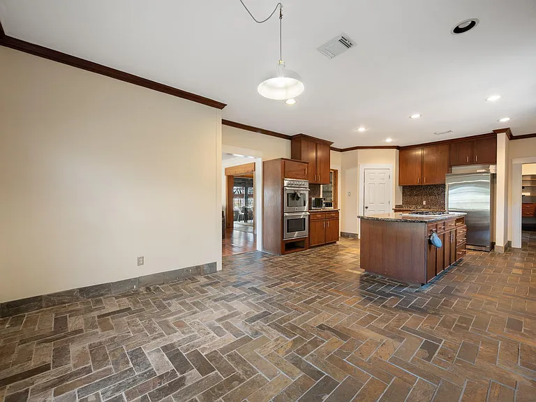 158 Uriah Dr — Photo 11