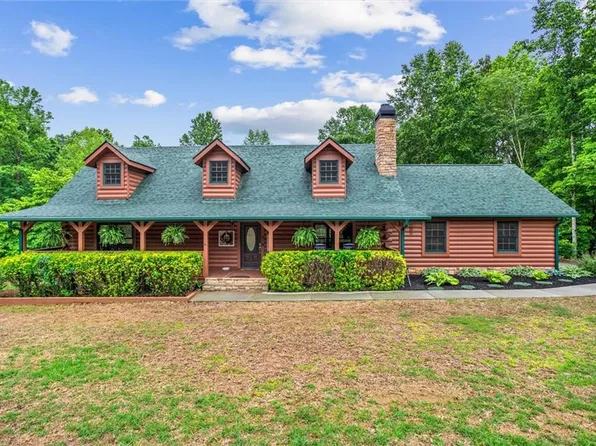 203 River Ridge Dr, Pendergrass, GA 30567