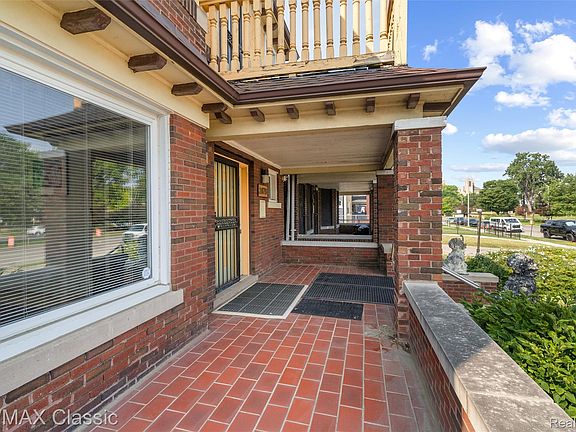 2nd image of 2676 W Grand Blvd