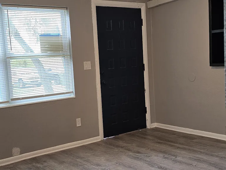 704 E Richmere St — Photo 8