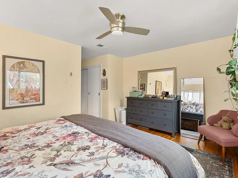 1424 Dartmouth Dr NE — Photo 5