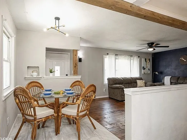 6112 SW 19th St — Photo 3