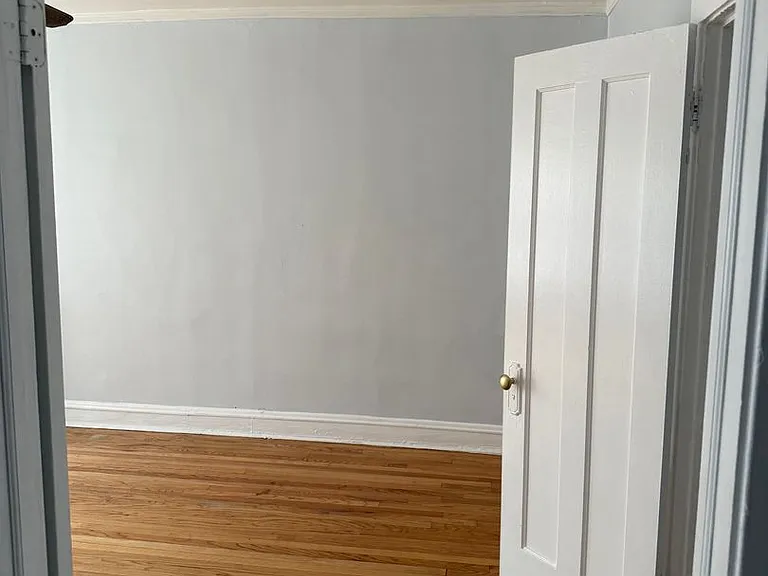 SPACIOUS 2 BEDROOM APARTMENTS AVAILABLE — Photo 4