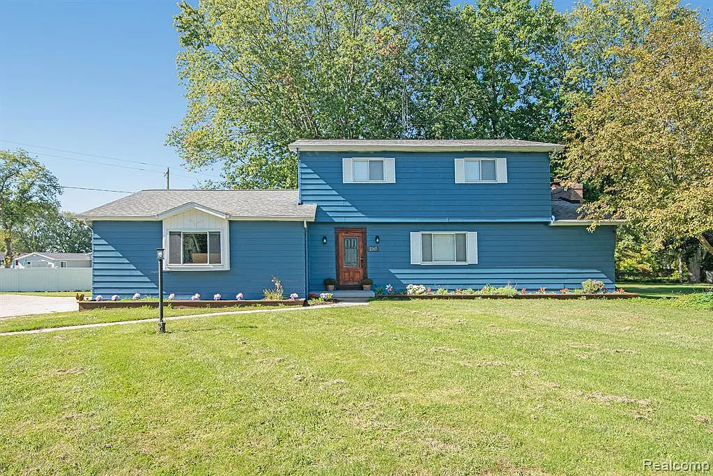 2267 Great Oak Cir photo 1