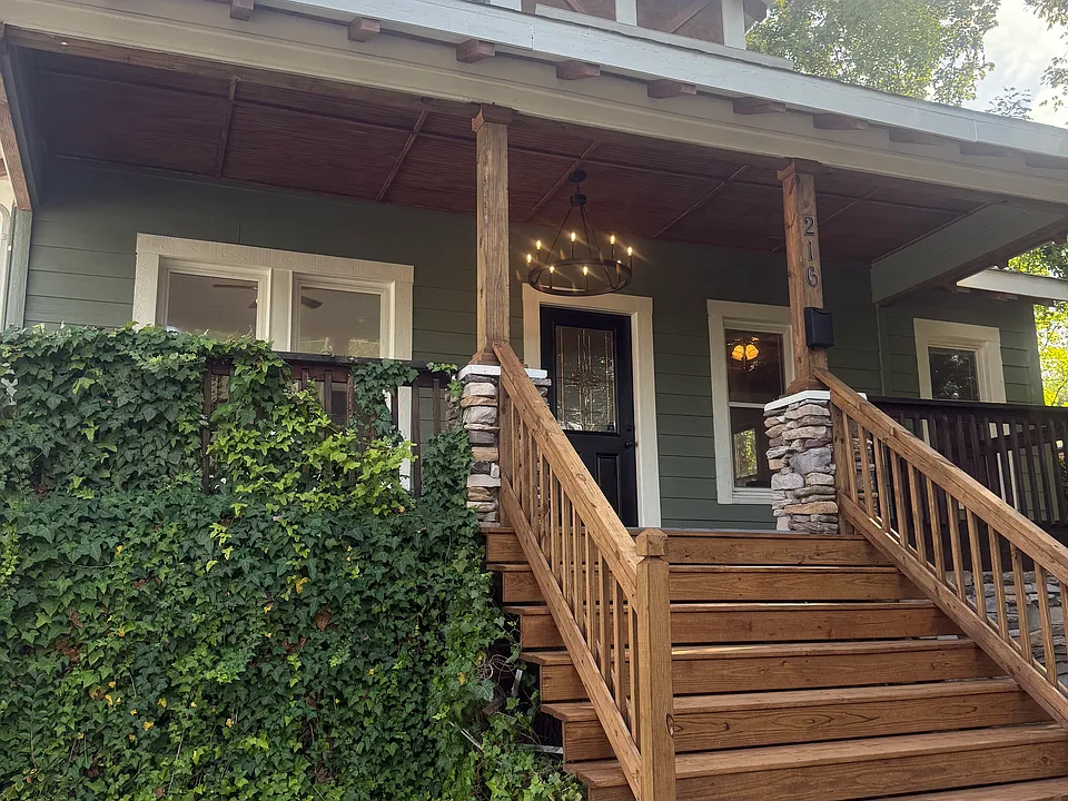 216 E Catawba Ave