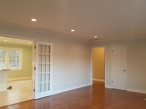 4th image of 219 Johnston Dr