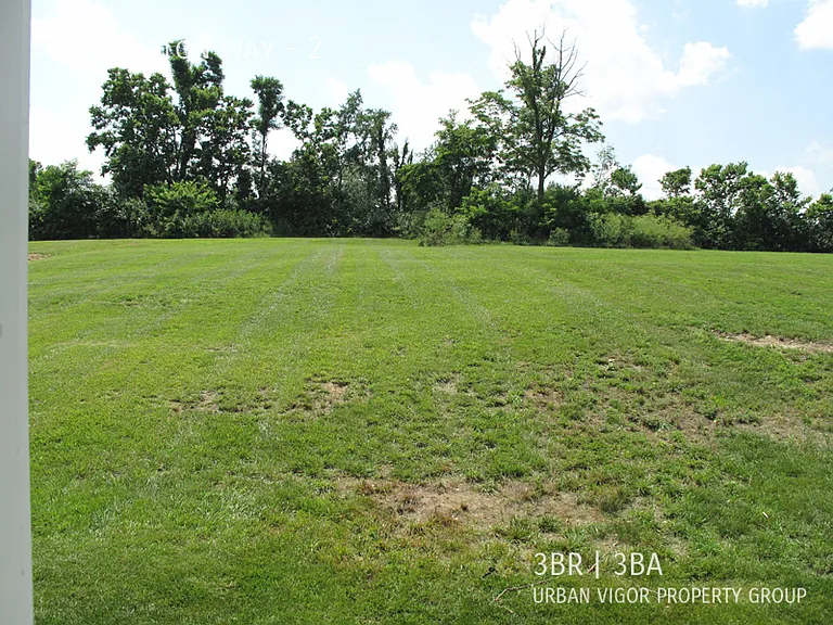 589 Hampton Way #2 — Photo 3