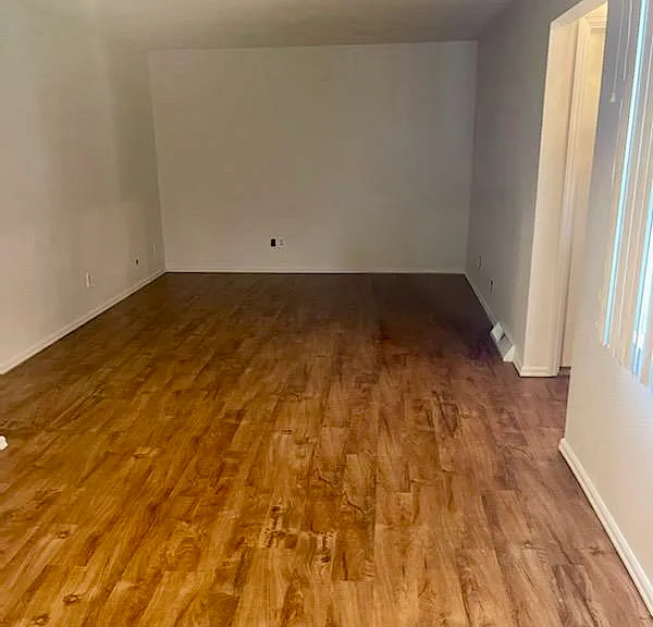 3112 W Westport Rd — Photo 2