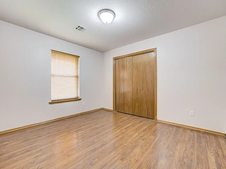 605 Eastview Dr — Photo 44