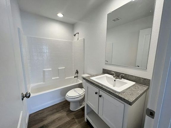 4th image of 825 N Lamb Blvd Space 43